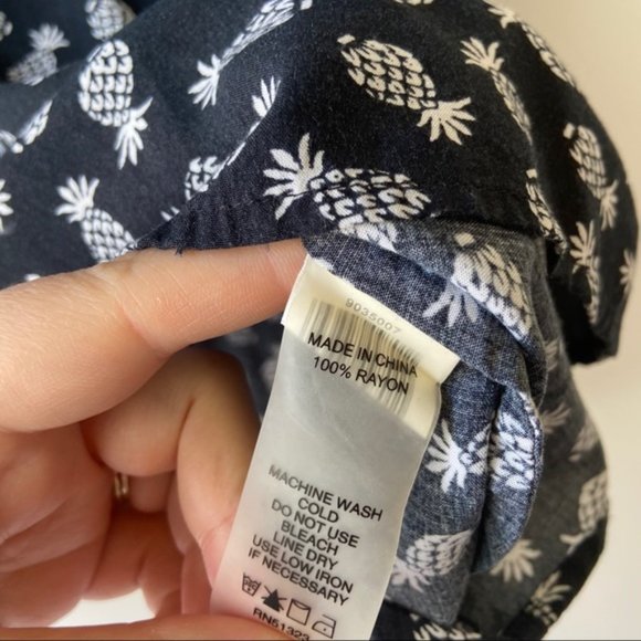 Vince Camuto pineapple print black frayed tank top - Picture 3 of 4